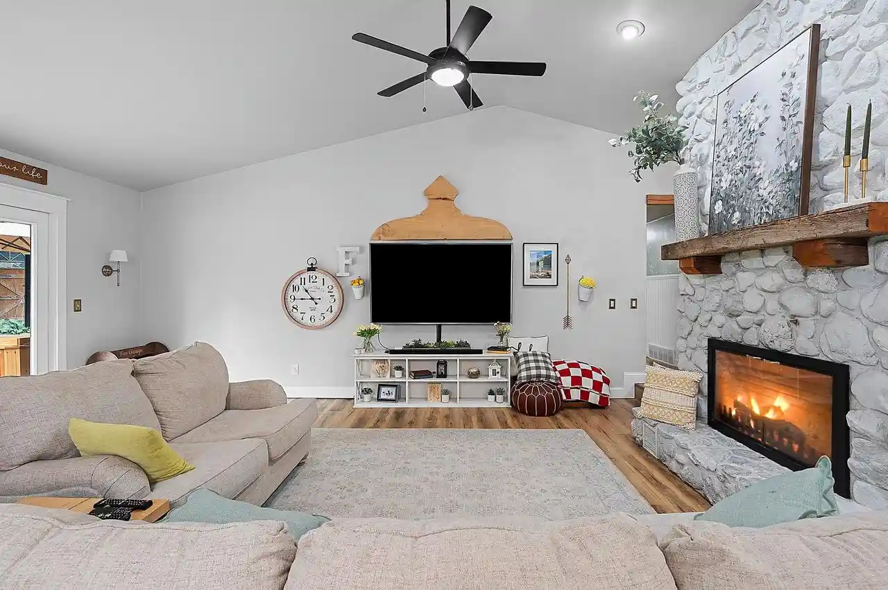 3rd image of 915 La Count Road Road, Green Bay, WI 54313 | MLS# 50330657
