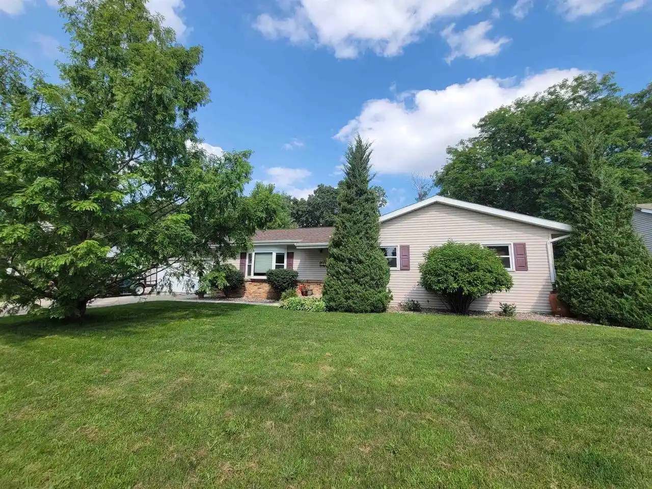 1st image of 1004 Honey Creek Road Road, Oshkosh, WI 54904 | MLS# 50330637