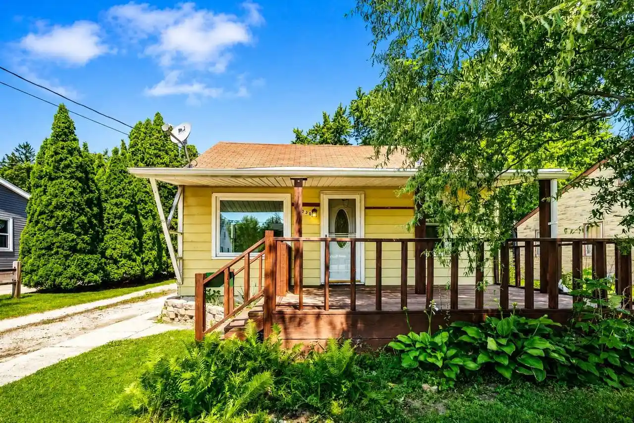 1st image of 1230 E Fremont Street Street, Appleton, WI 54915 | MLS# 50330665