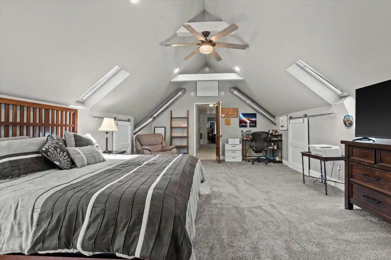 Photo 3 of Condo for sale at 609 E Lake View Avenue Avenue, Milwaukee, WI 53217 | MLS# 1975325 | Listing updated on 2026-10-22