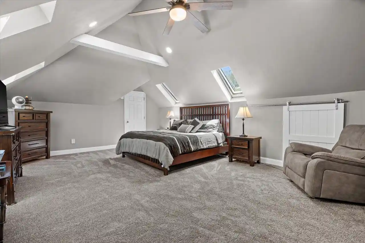 Photo 4 of Condo for sale at 609 E Lake View Avenue Avenue, Milwaukee, WI 53217 | MLS# 1975325 | Listing updated on 2026-10-22