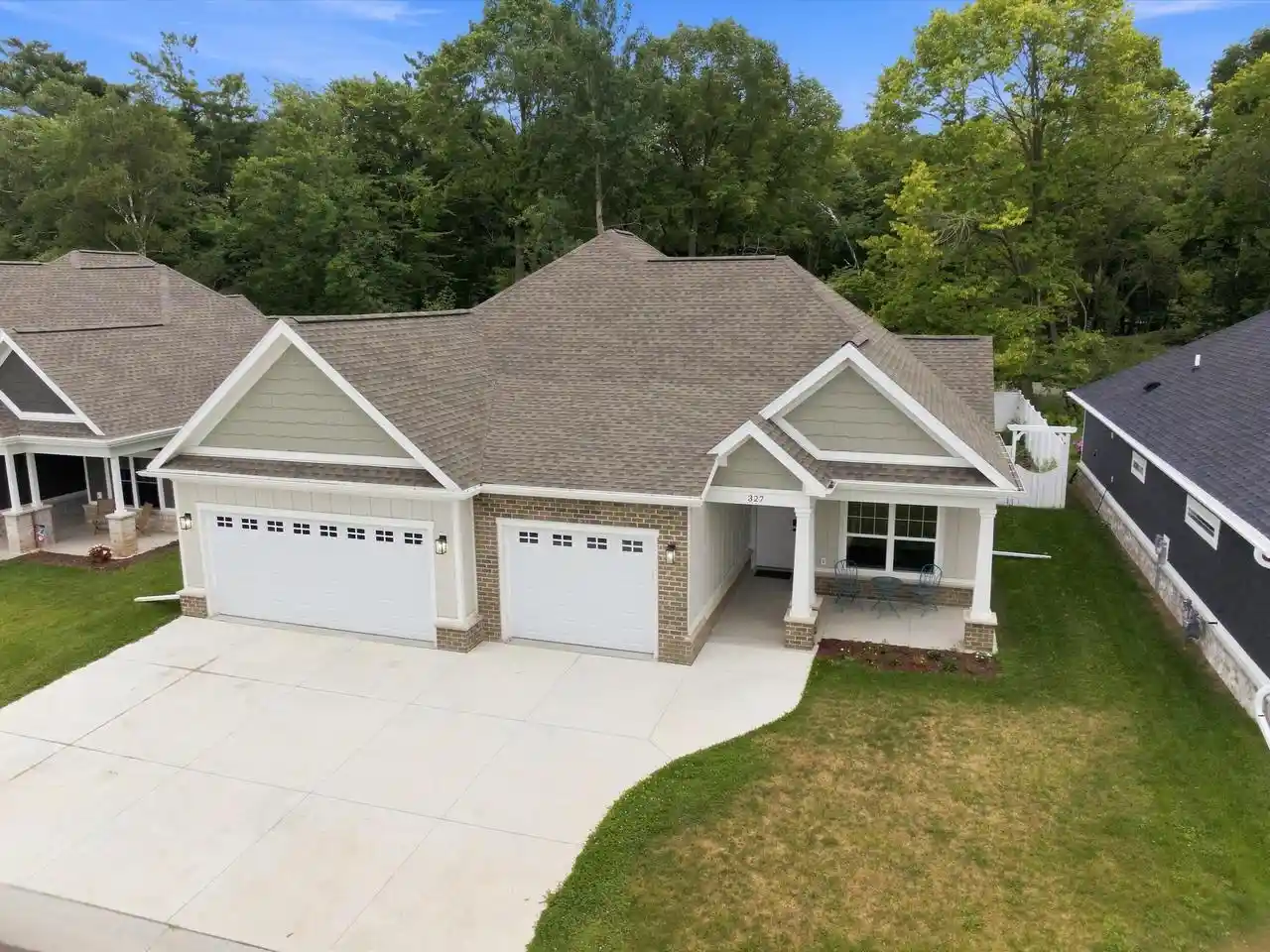 1st image of 327 Lynx Lane Lane, Manitowoc, WI 54220 | MLS# 1975329