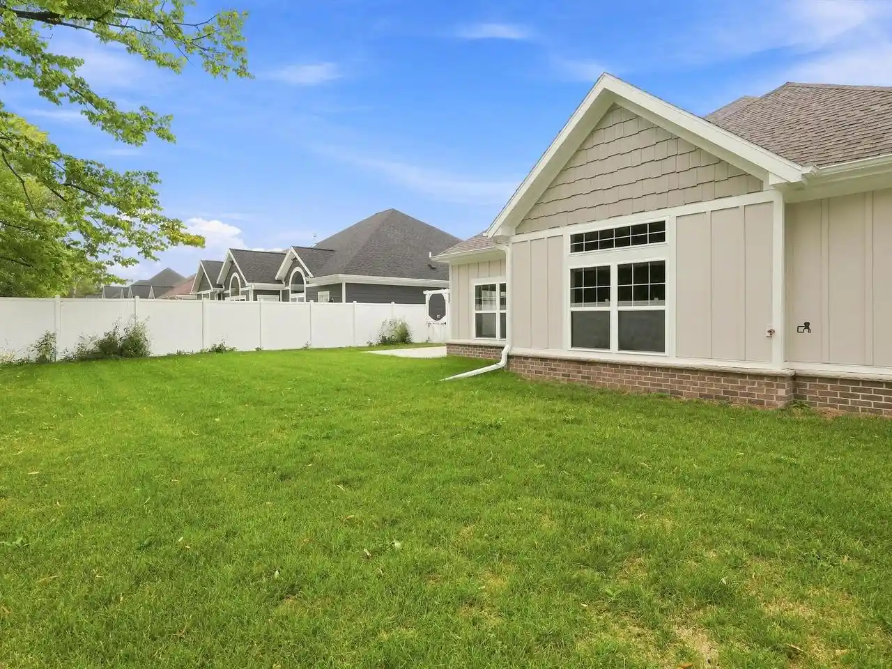3rd image of 327 Lynx Lane Lane, Manitowoc, WI 54220 | MLS# 1975329
