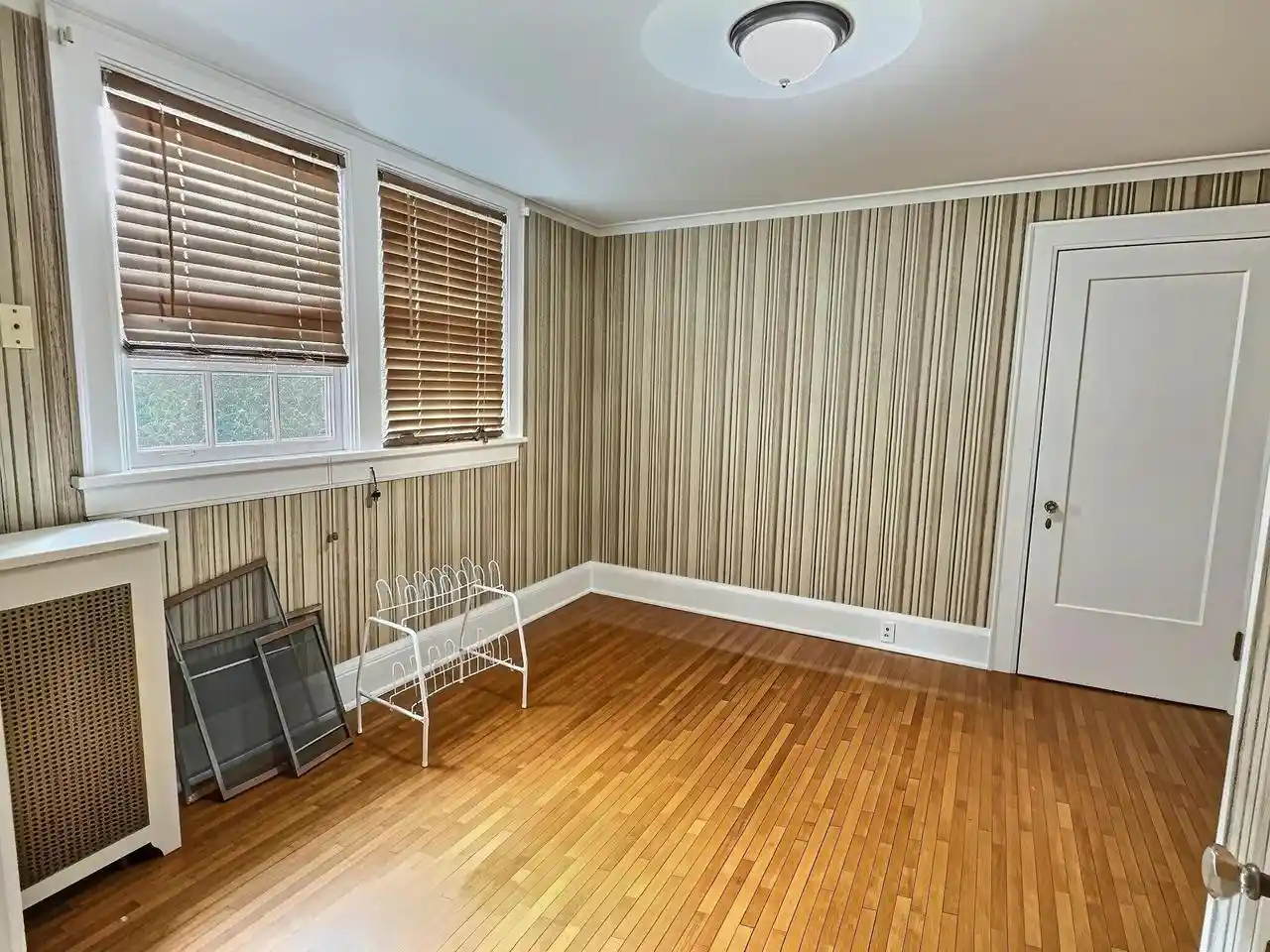 Photo 3 of Single family home for sale at 628 W Irving Avenue Avenue, Oshkosh, WI 54901 | MLS# 50330680 | Listing updated on 2026-10-04