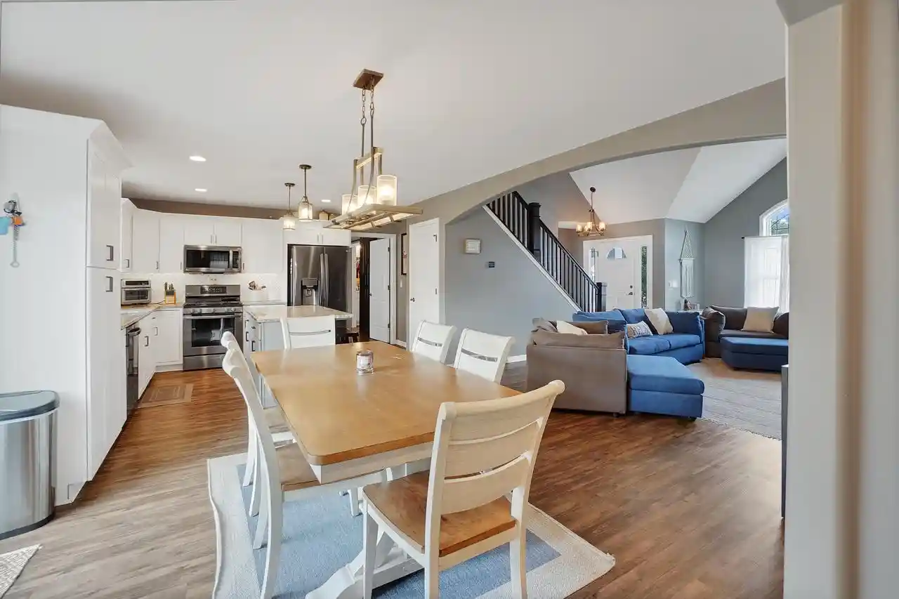 2nd image of 404 Appletree Lane Lane, Eagle, WI 53119 | MLS# 1975347