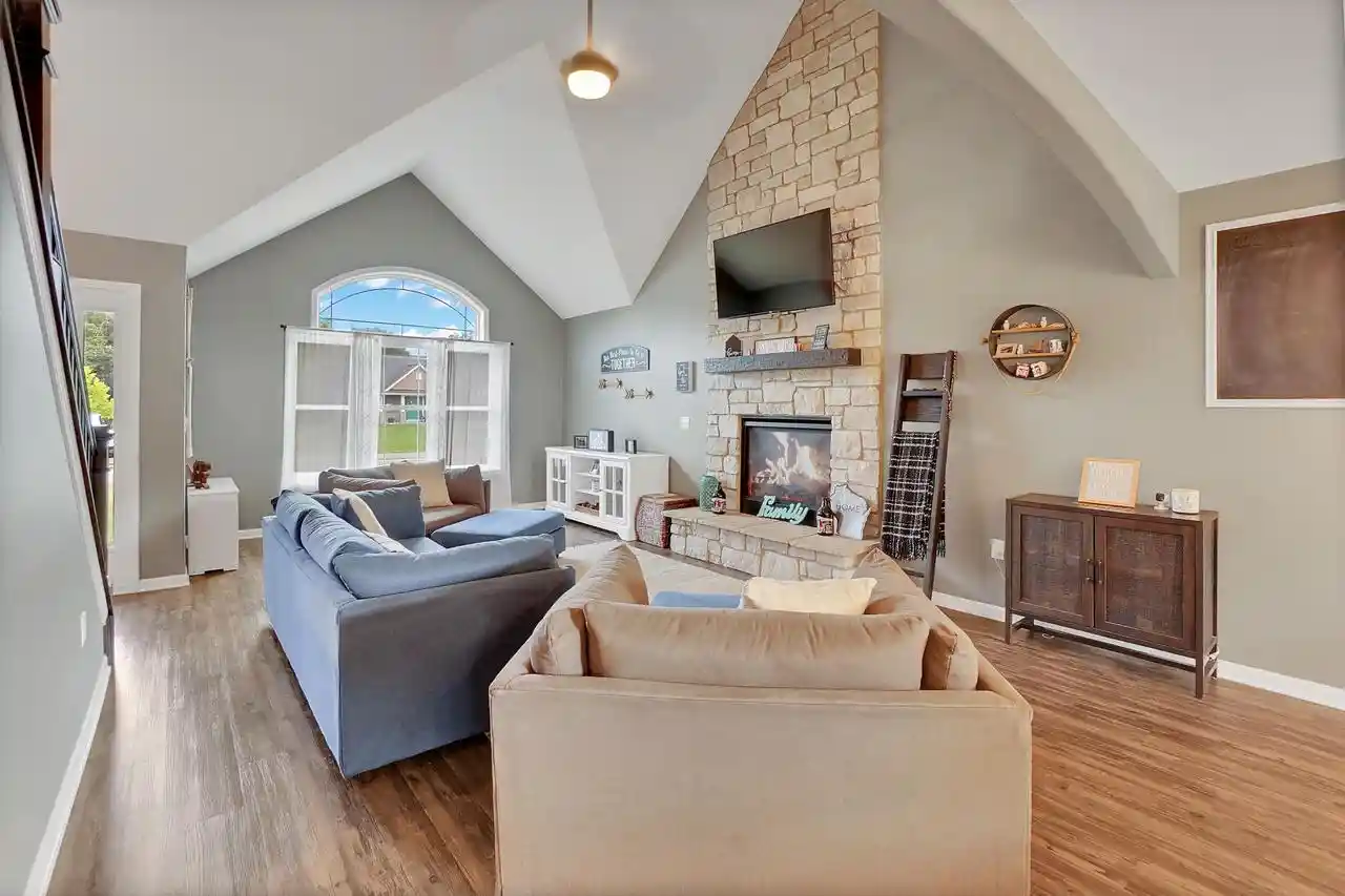 3rd image of 404 Appletree Lane Lane, Eagle, WI 53119 | MLS# 1975347