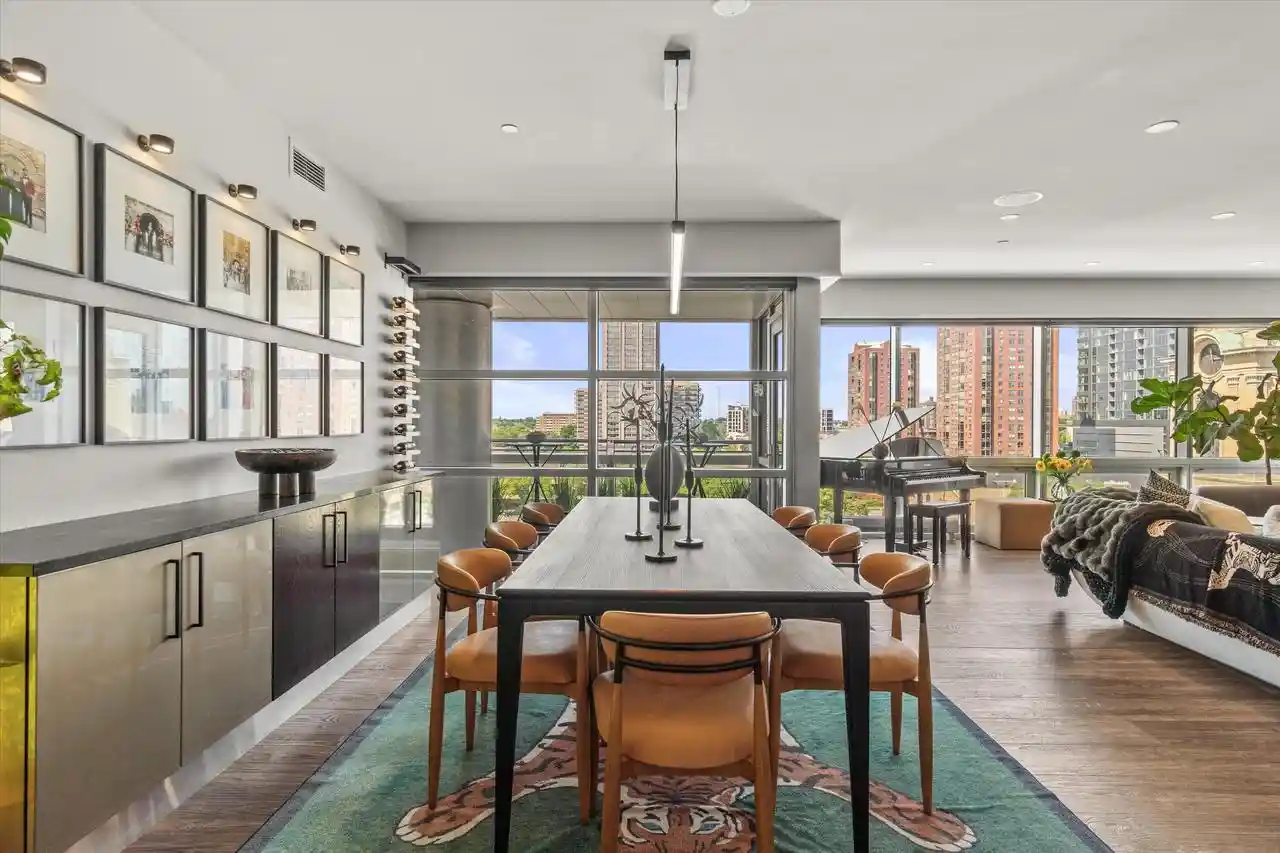 Listing Photo 2 - Condo for sale in building located at 545 E Wls St St, Milwaukee, WI 53202 - Unit #802
