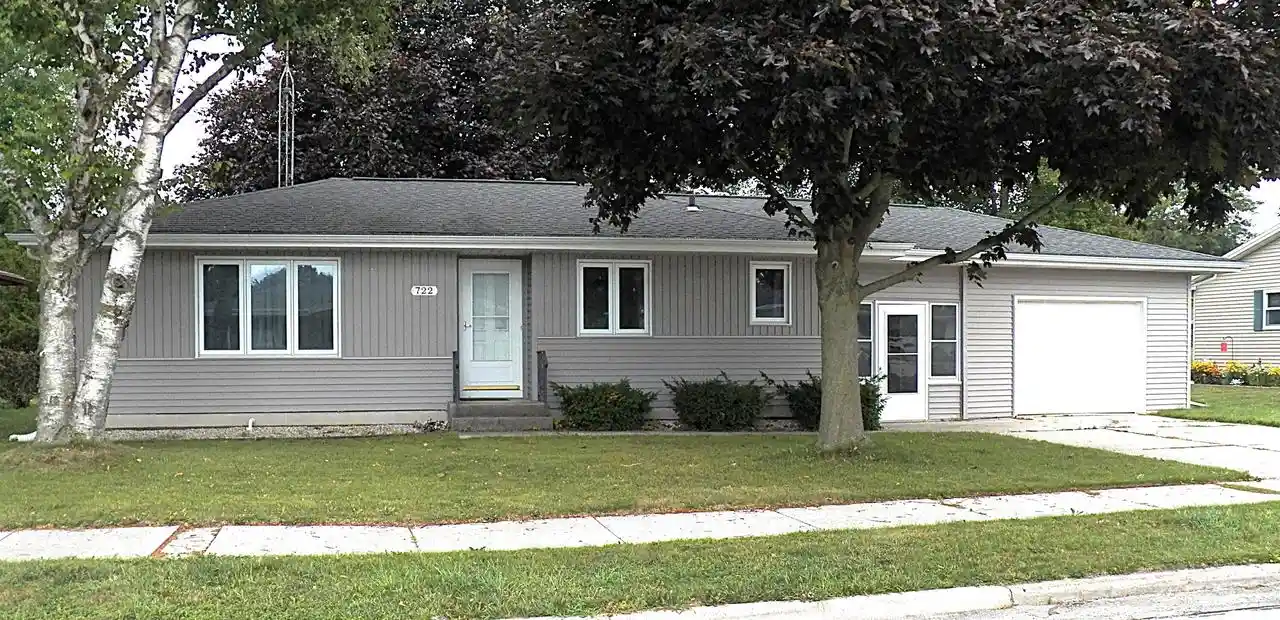 1st image of 722 S 31 Street Street, Manitowoc, WI 54220 | MLS# 1975360