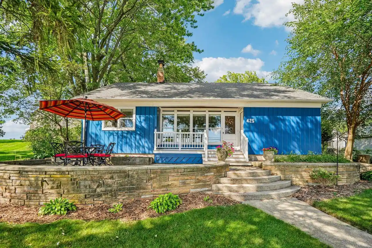 1st image of 425 W Wisconsin Avenue Avenue, Pewaukee, WI 53072 | MLS# 1975375