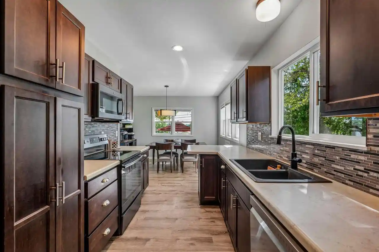 2nd image of 425 W Wisconsin Avenue Avenue, Pewaukee, WI 53072 | MLS# 1975375
