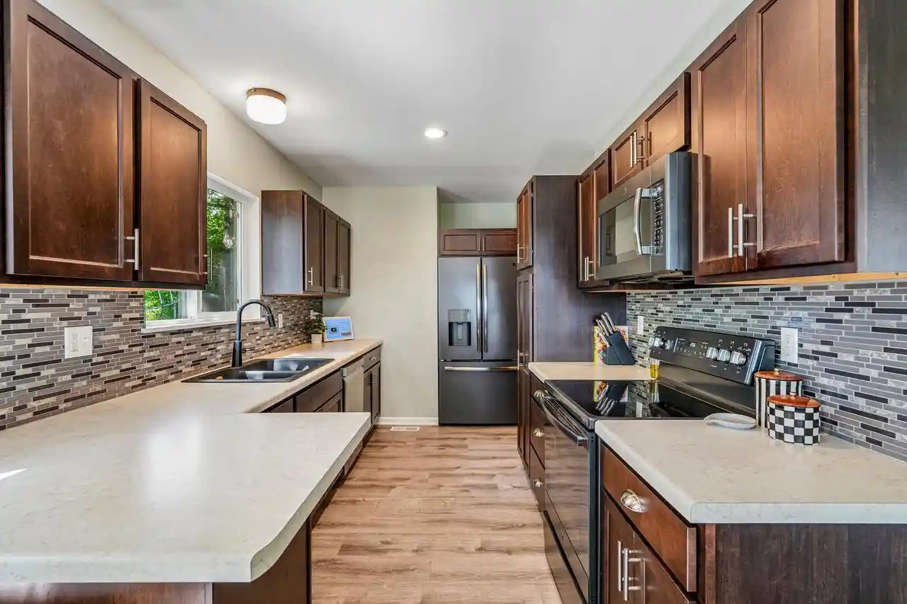 4th image of 425 W Wisconsin Avenue Avenue, Pewaukee, WI 53072 | MLS# 1975375