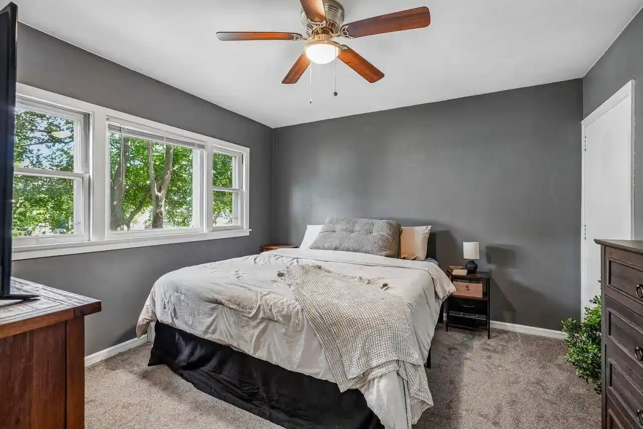 5th image of 425 W Wisconsin Avenue Avenue, Pewaukee, WI 53072 | MLS# 1975375