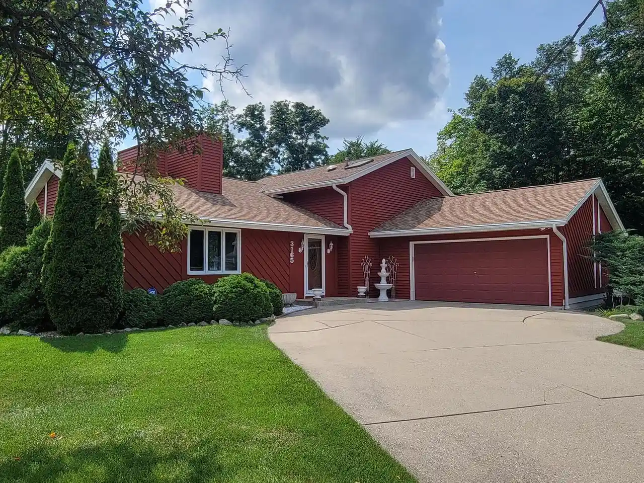 1st image of 3165 S Manor Court Court, New Berlin, WI 53151 | MLS# 1975376