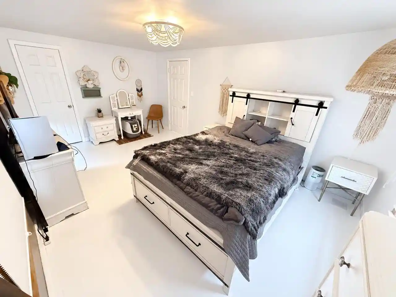 Photo 2 of Sale Pending at 1616 E Eden Pl Pl, Saint Francis, WI 53235 | MLS# 1975382 | Listing updated on 2026-09-19