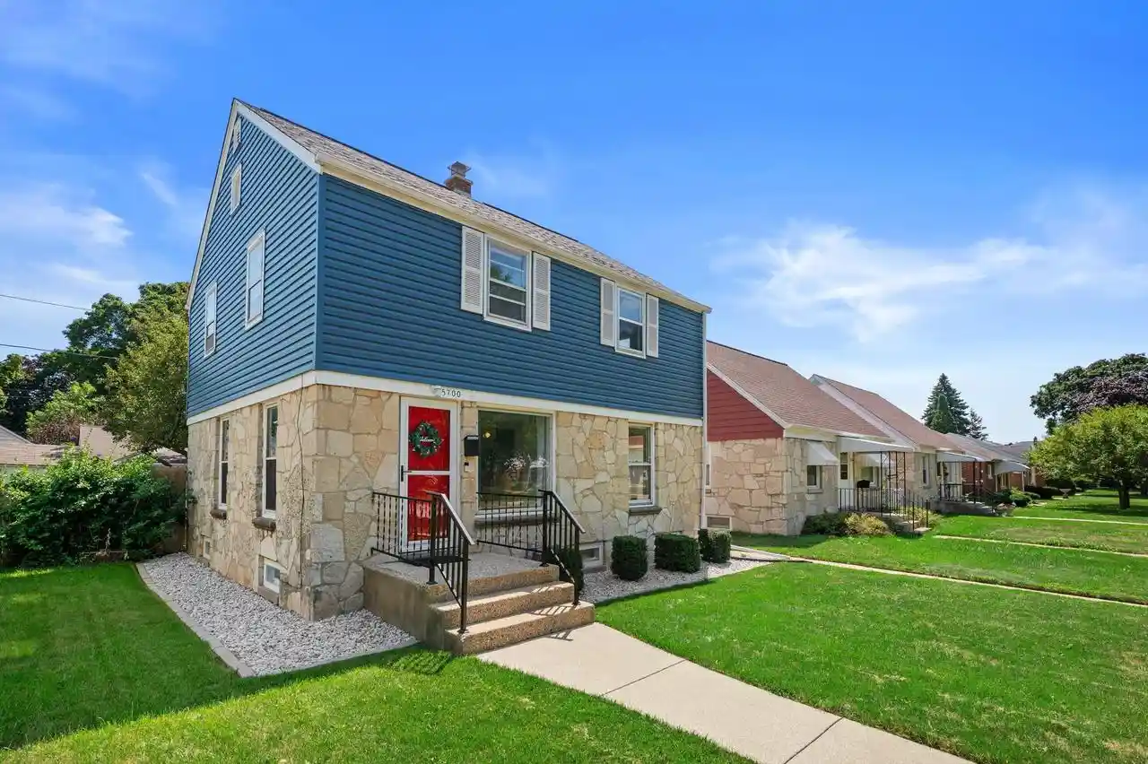 Photo 1 of Single family home for sale at 5700 N Sidney Pl Pl, Glendale, WI 53209 | MLS# 1975409 | Listing updated on 2026-08-29