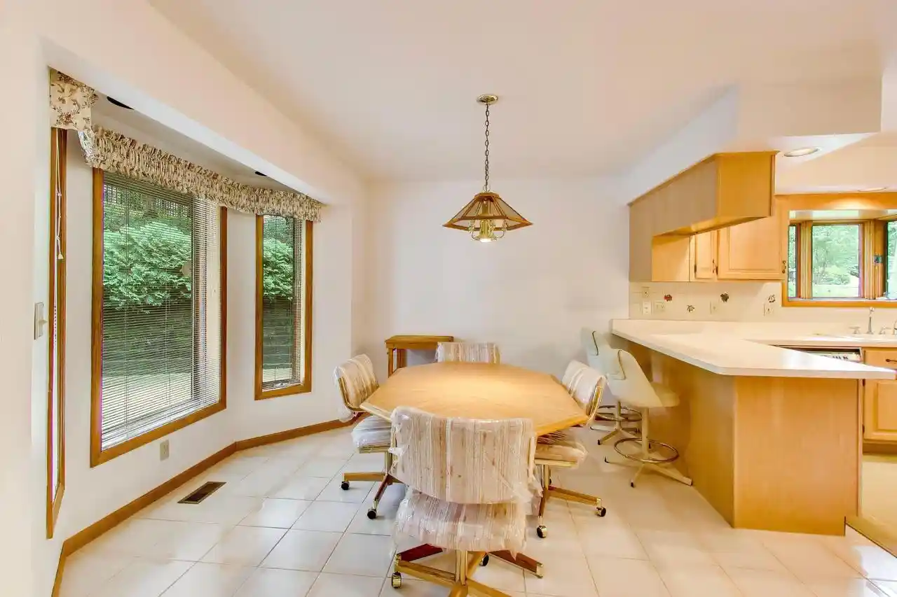 Photo 36 of Single family home for sale at 925 Tarrant Dr Dr, Fontana, WI 53125 | MLS# 1975412 | Listing updated on 2026-09-03