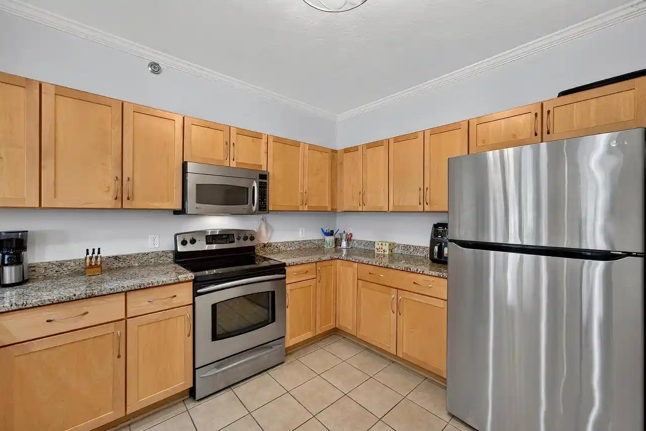 3rd image of 1220 E Locust Street Street #410, Milwaukee, WI 53212 | MLS# 1975414