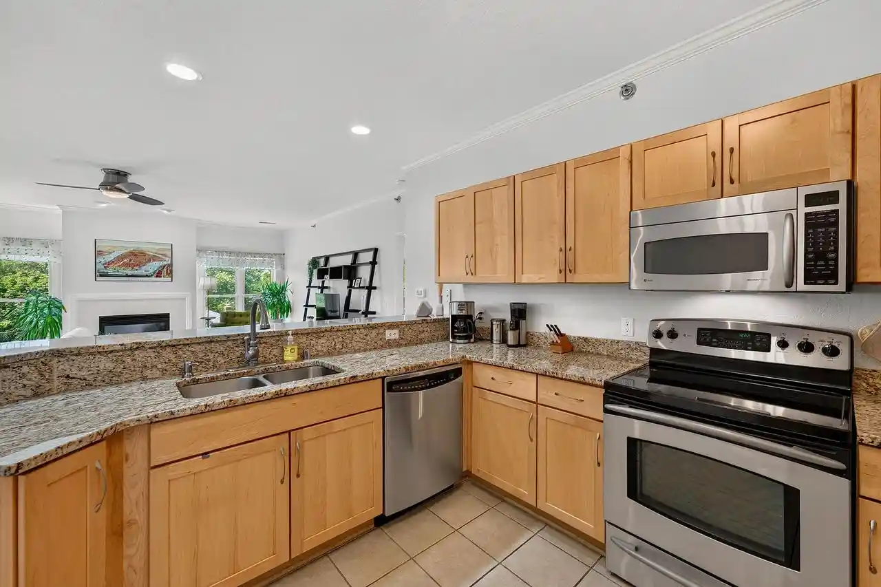 4th image of 1220 E Locust Street Street #410, Milwaukee, WI 53212 | MLS# 1975414
