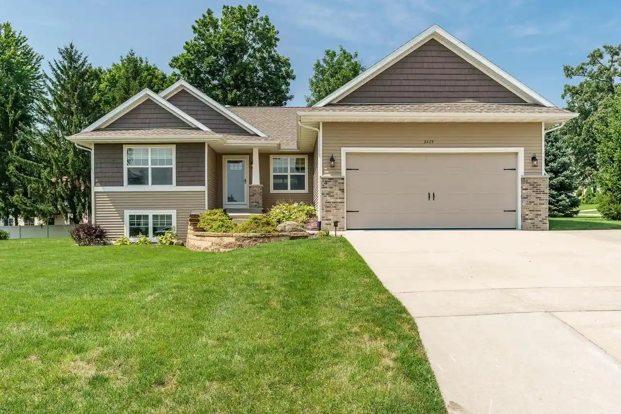 Photo 1 of Sale Pending at 3425 Widgeon Dr Dr, Janesville, WI 53546 | MLS# 2030037 | Listing updated on 2026-09-14