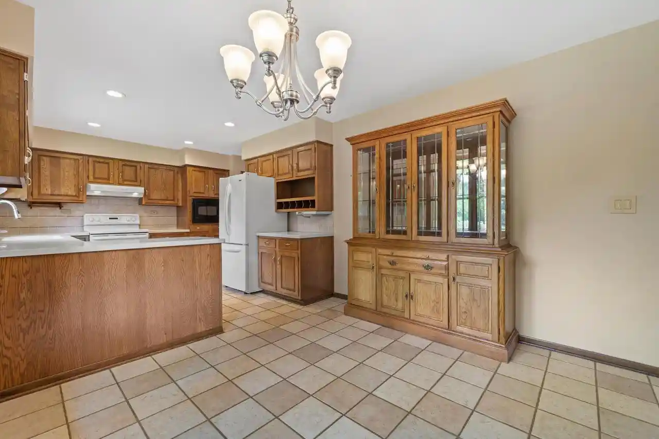 2nd image of 8640 111th Avenue Avenue, Pleasant Prairie, WI 53158 | MLS# 1975422