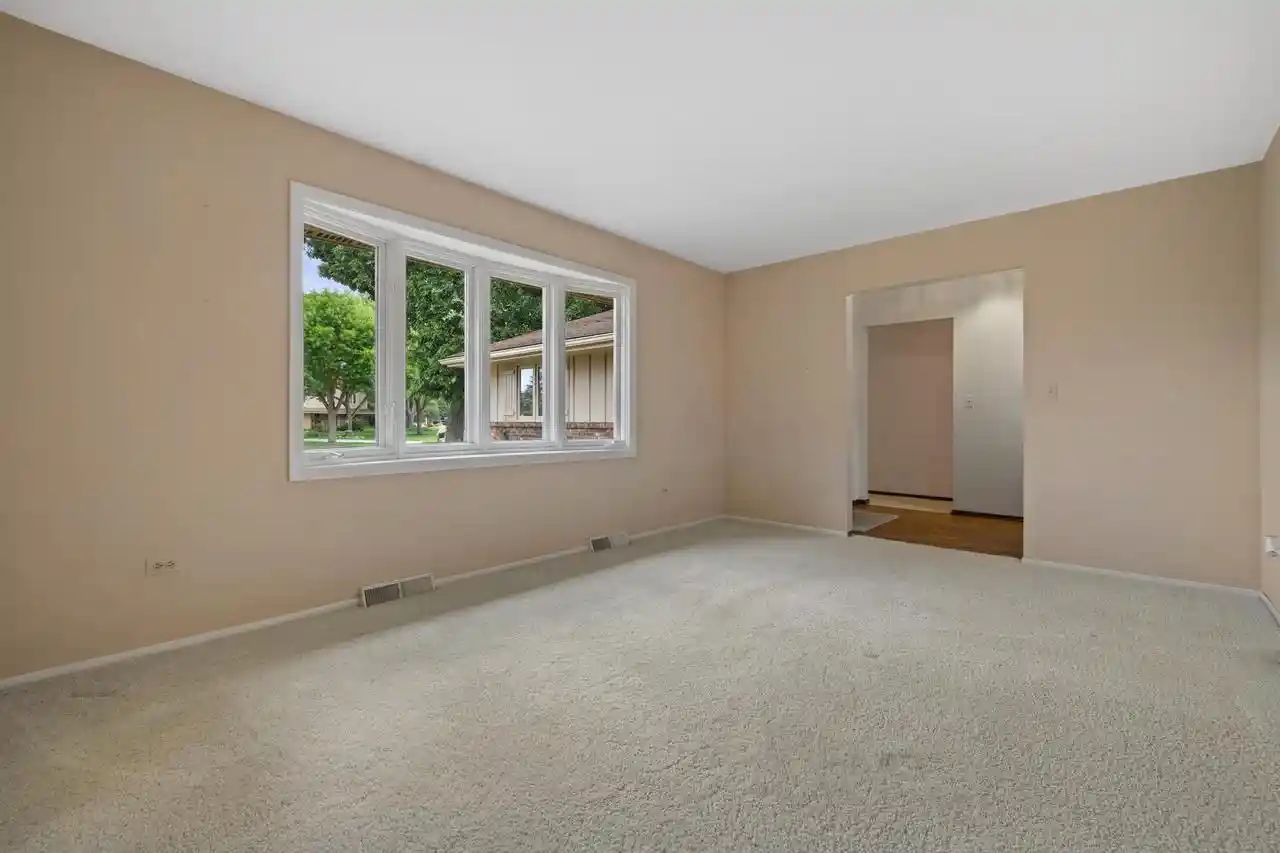 5th image of 8640 111Th Avenue Avenue, Pleasant Prairie, WI 53158 | MLS# 1975422