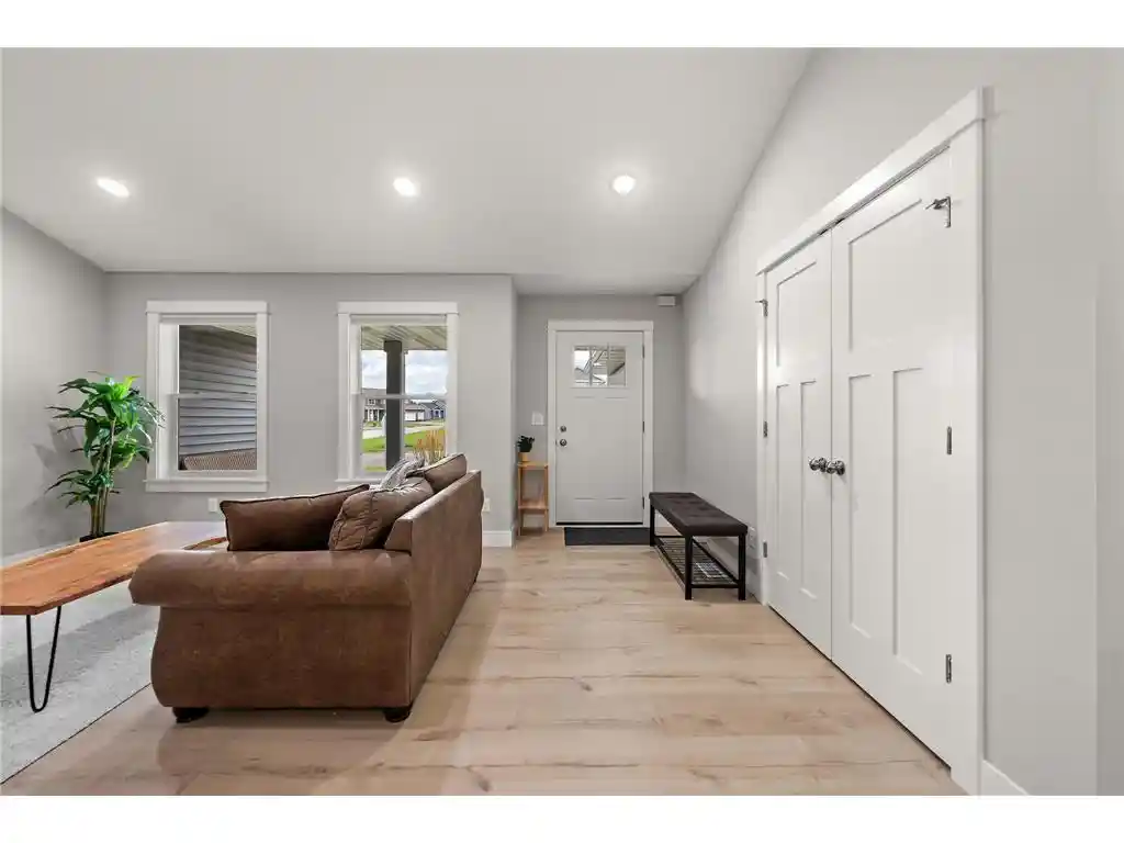 Photo 3 of Single family home for sale at 271 Eagle Ridge Dr Dr, Roberts, WI 54023 | MLS# 7123046 | Listing updated on 2026-08-25