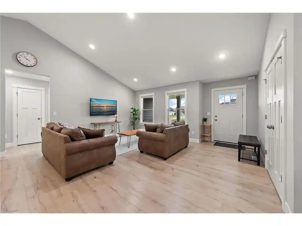 Photo 3 of Single family home for sale at 271 Eagle Ridge Dr Dr, Roberts, WI 54023 | MLS# 7123046 | Listing updated on 2026-08-25