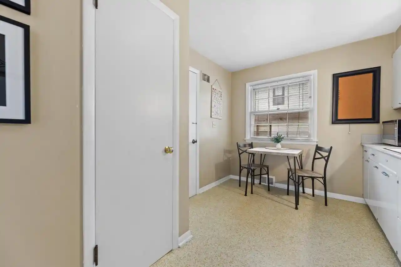 3rd image of 8811 W Hawthorne Ave Ave, Wauwatosa, WI 53226