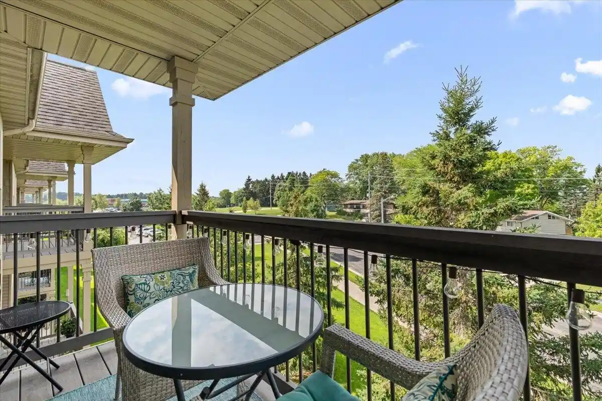 5th image of 230 Hilldale Dr Dr, Hartford, WI 53027