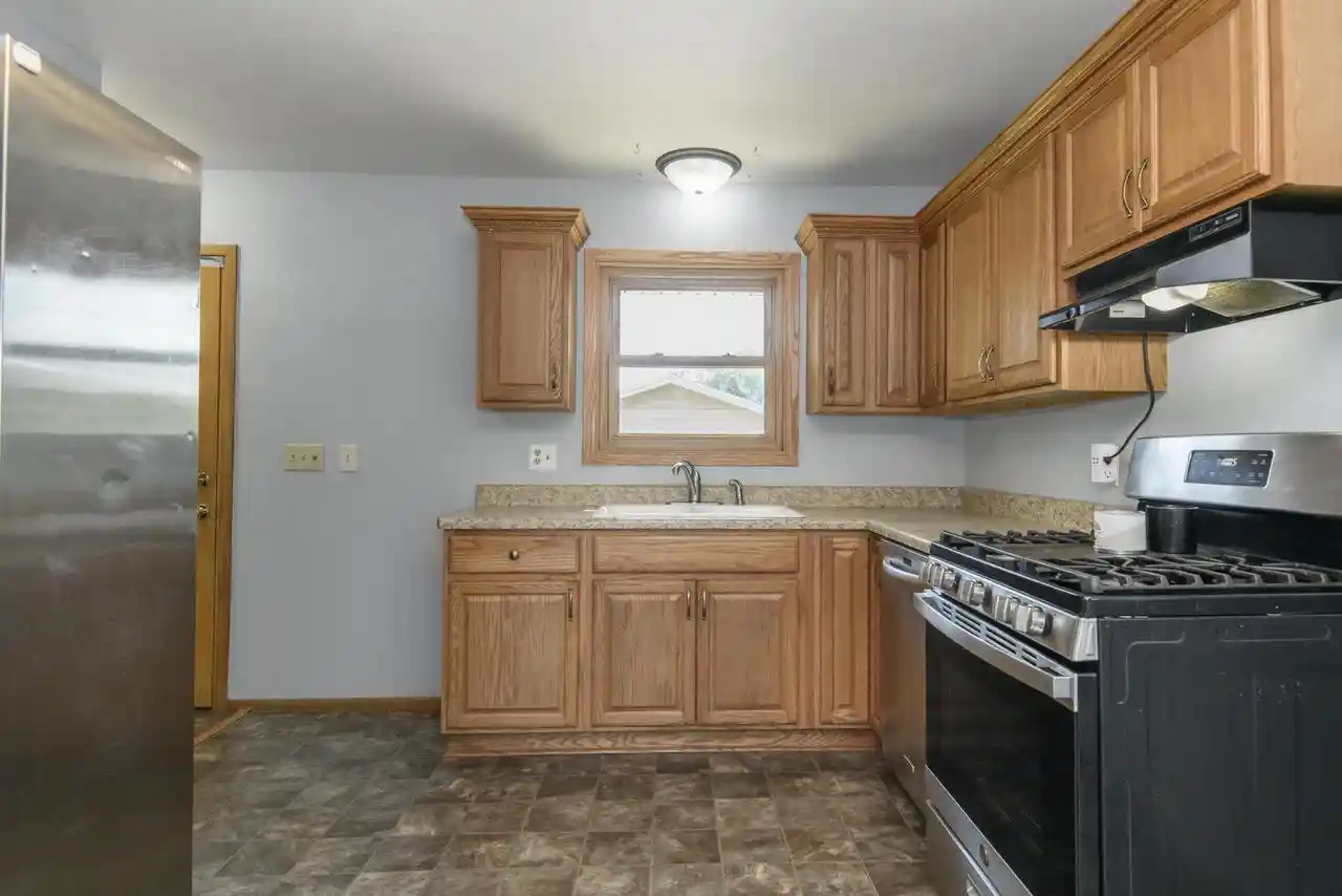 3rd image of 6727 Lone Elm Dr, Caledonia, WI 53402 | MLS# 1975442