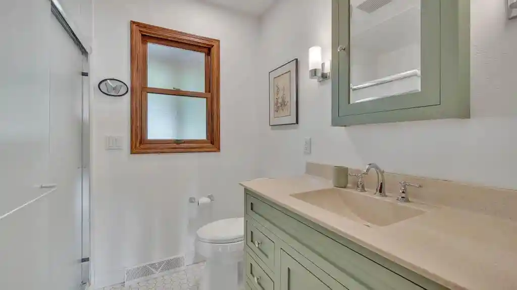 5th image of 2503 Lakeshore Dr Dr, Sheboygan, WI 53081 | MLS# 1975452