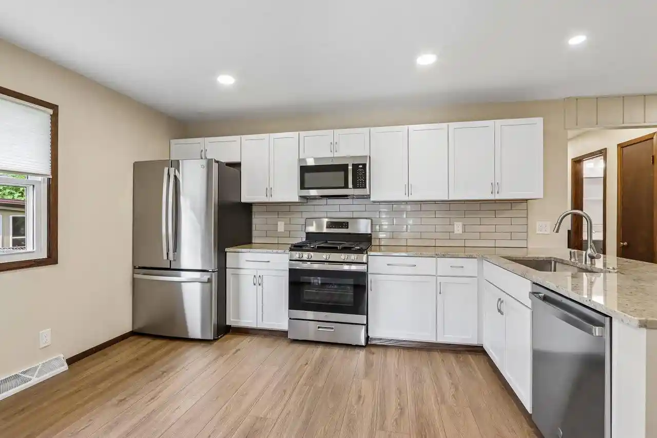 4th image of 4120 S Regal Dr Dr, New Berlin, WI 53151 | MLS# 1975459