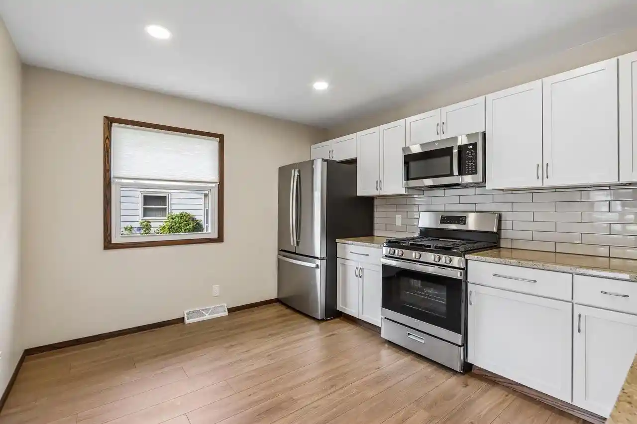 5th image of 4120 S Regal Dr Dr, New Berlin, WI 53151 | MLS# 1975459