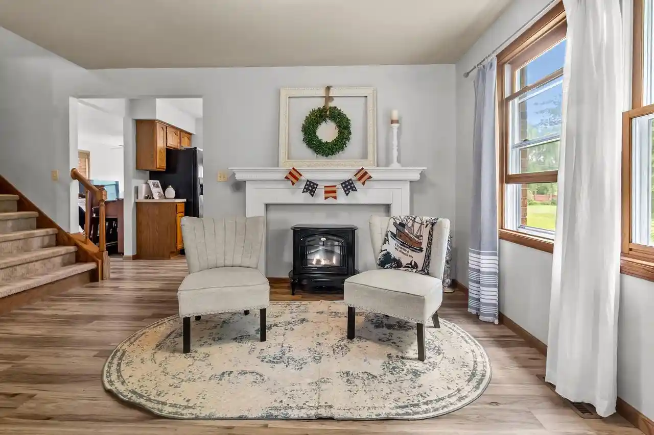 5th image of S89W23060 King Parkway Parkway, Big Bend, WI 53103 | MLS# 1975466