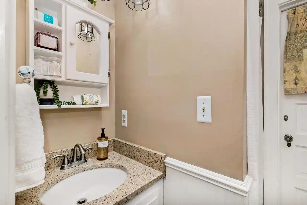 4th image of 306 Park Avenue Avenue, Pewaukee, WI 53072 | MLS# 1975472