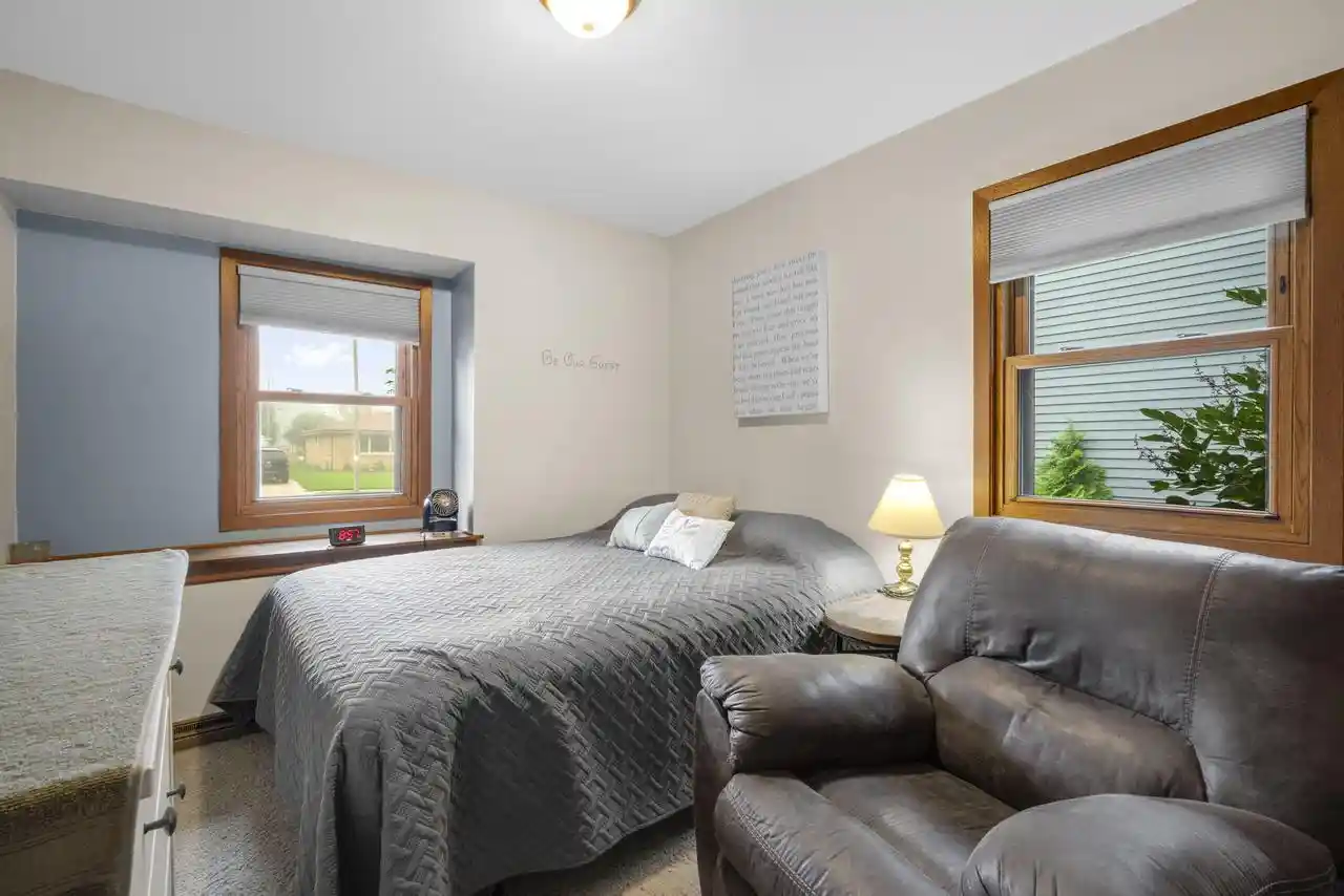 4th image of 5553 S Swift Avenue Avenue, Cudahy, WI 53110 | MLS# 1975484