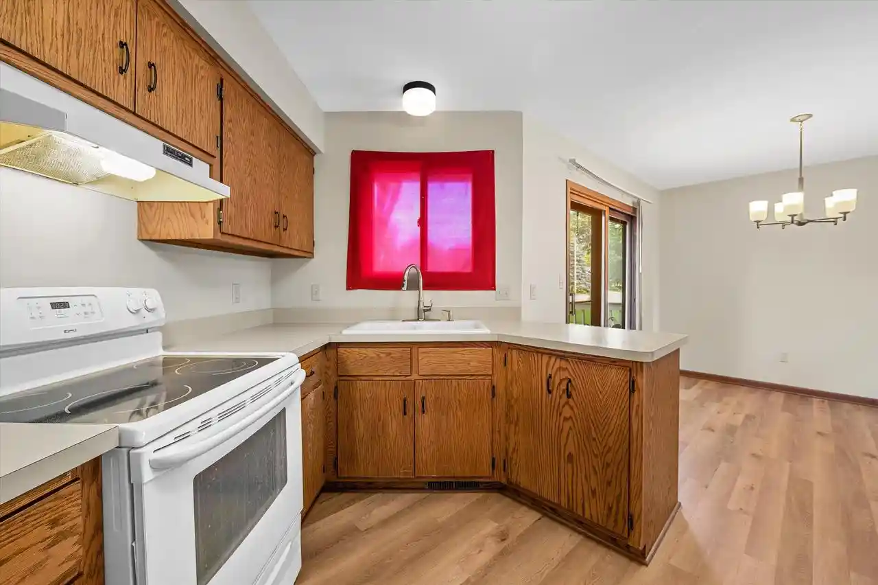 2nd image of 1468 Honeysuckle Road Road, Hartford, WI 53027 | MLS# 1975489