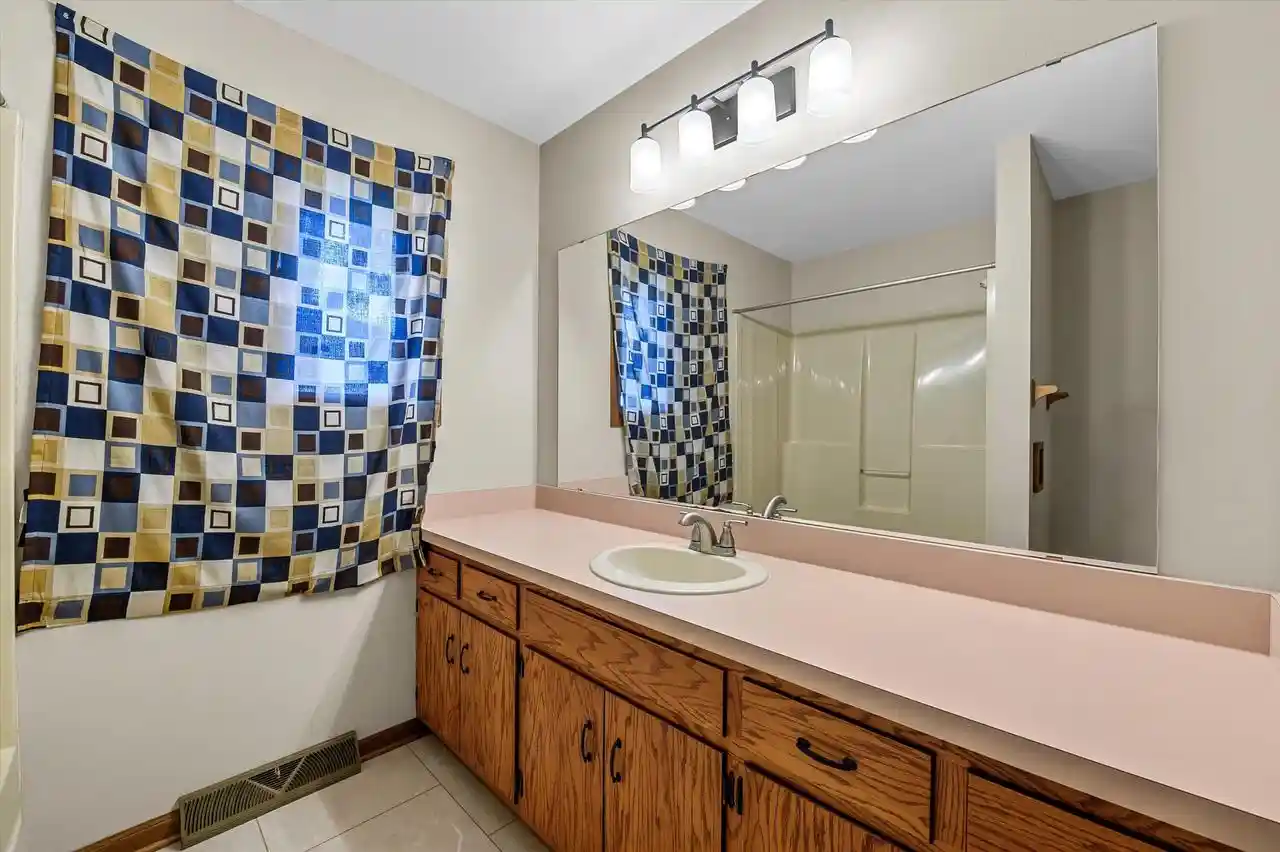 4th image of 1468 Honeysuckle Road Road, Hartford, WI 53027 | MLS# 1975489