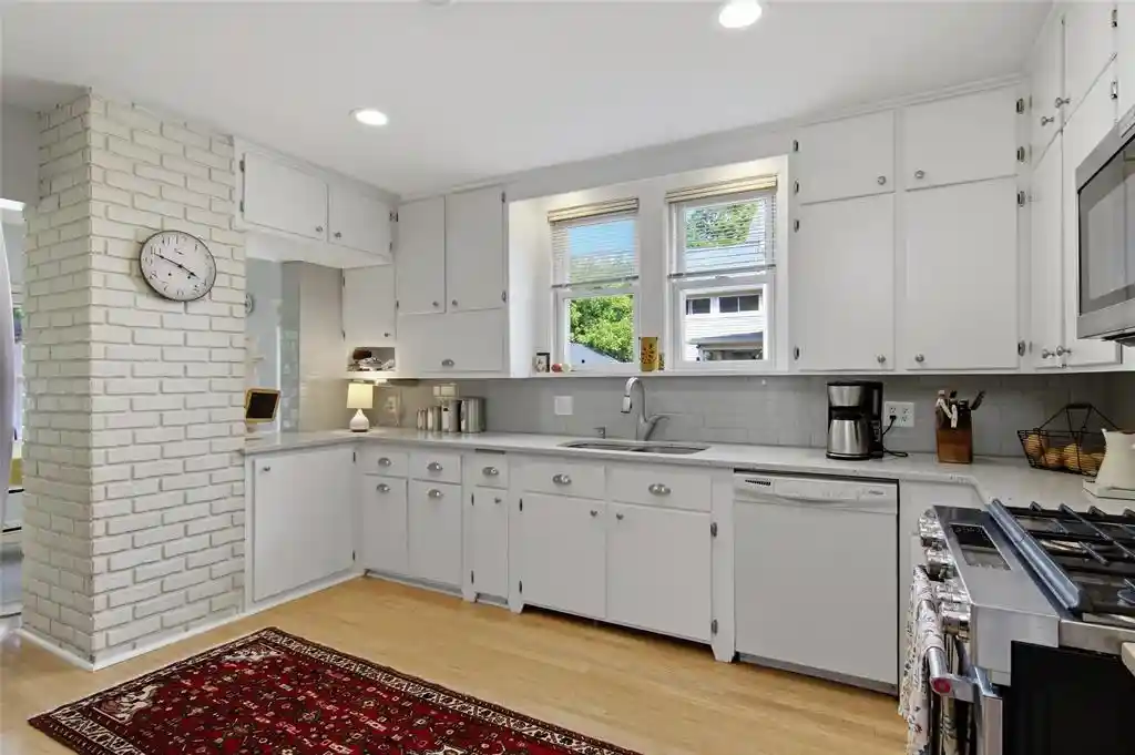 Photo 4 of Single family home for sale at 204 Gilbert Avenue Avenue, Eau Claire, WI 54701 | MLS# 1603880 | Listing updated on 2026-09-14