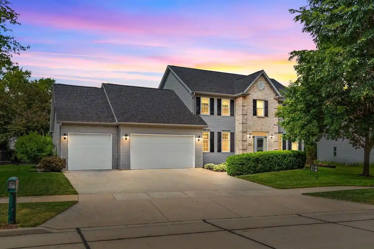 Photo 1 of Single family home for sale at 224 E Carrington Lane Lane, Appleton, WI 54913 | MLS# 50330668 | Listing updated on 2026-08-21