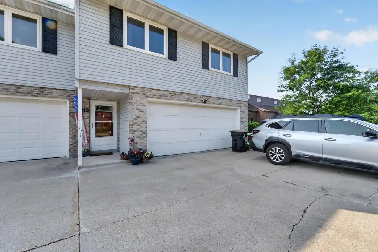 Condo for sale at 213 Broadway Dr Dr, Sun Prairie, WI 53590 | MLS# 2030085