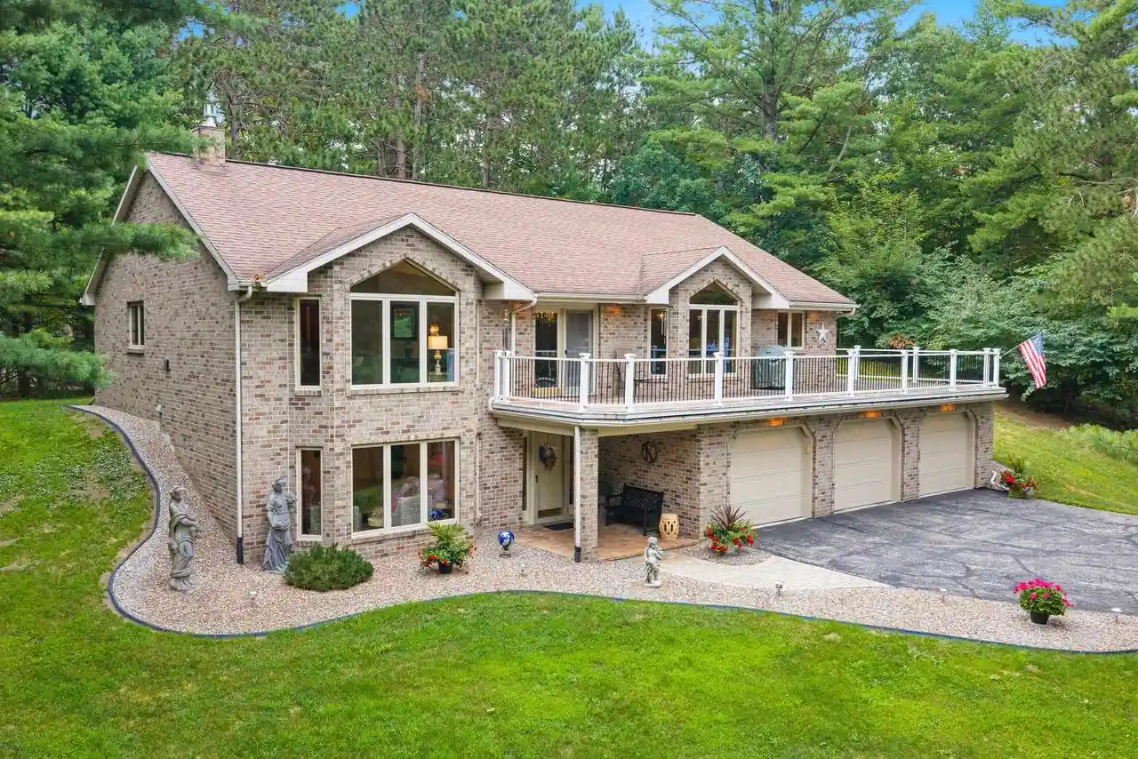 1st image of 2727 Brook Hills Dr Dr, Suamico, WI 54313 | MLS# 50330695