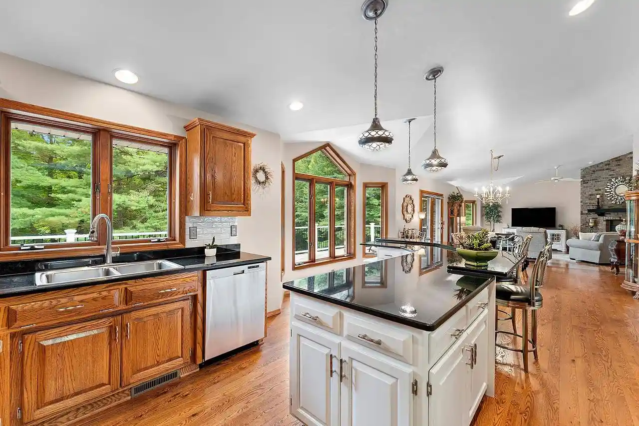 4th image of 2727 Brook Hills Dr Dr, Suamico, WI 54313 | MLS# 50330695