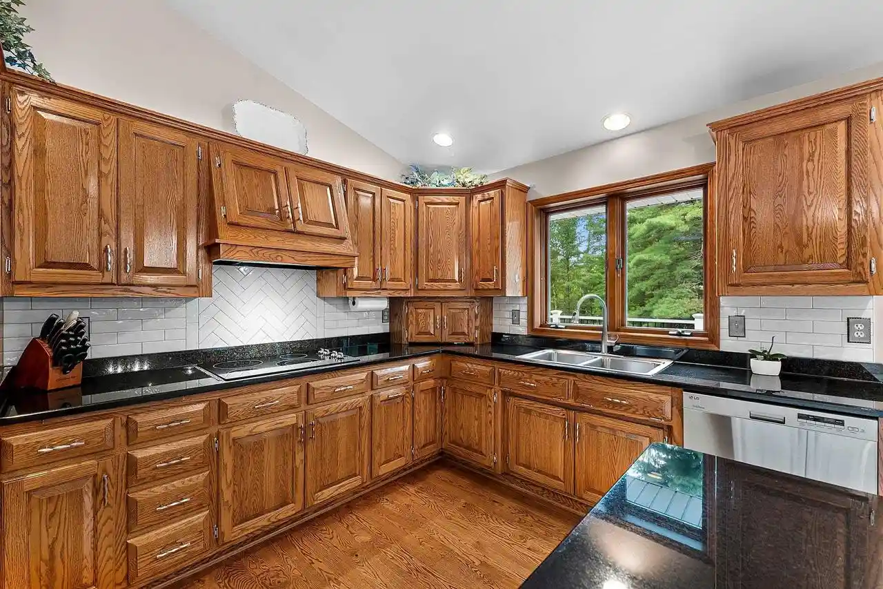 5th image of 2727 Brook Hills Dr Dr, Suamico, WI 54313 | MLS# 50330695