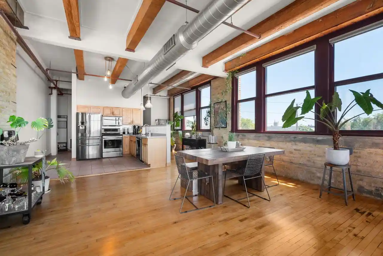 2nd image of 215 W Maple St St, Milwaukee, WI 53204