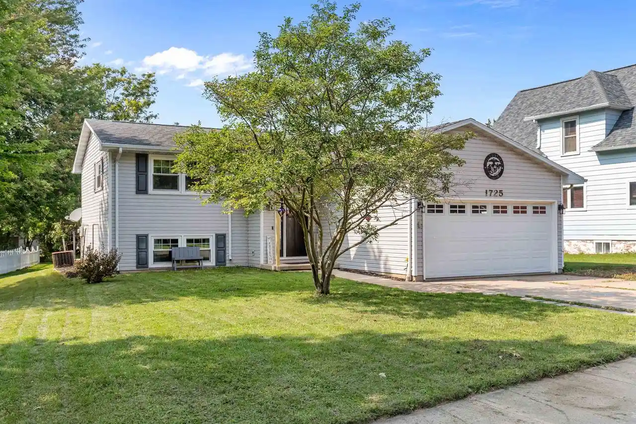 Photo 1 of Single family home for sale at 1725 Lawe Street Street, Kaukauna, WI 54130 | MLS# 50330689 | Listing updated on 2026-09-01