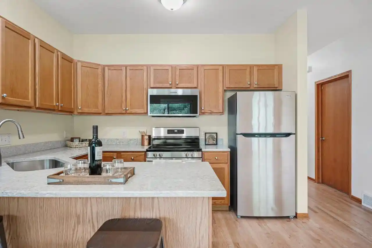 Listing Photo 5 - Condo for sale in building located at 5113 Merwood Ln Ln, Madison, WI 53718 - Unit #113