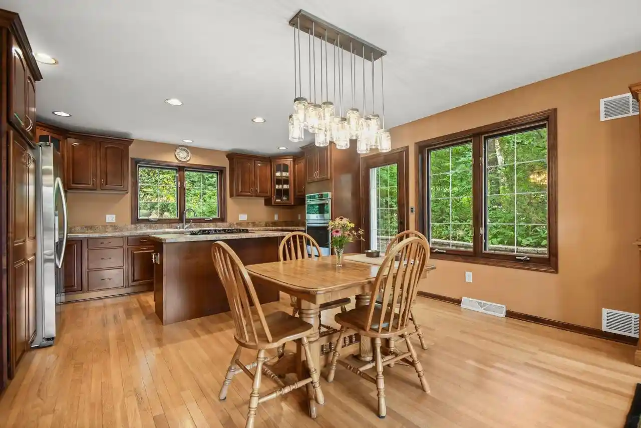 4th image of 30329 Beachview Lane Lane, Waterford, WI 53185 | MLS# 2030098