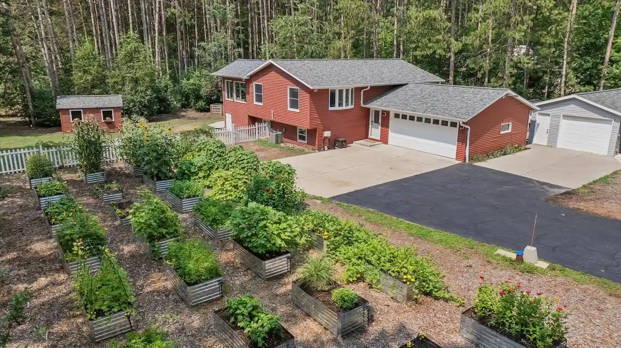 1st image of 4057 St Francis Park Dr Dr, Suamico, WI 54313 | MLS# 50330694