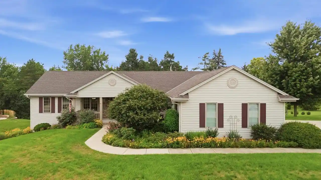 1st image of 4820 W Alesci Dr Dr, Franklin, WI 53132 | MLS# 1975529